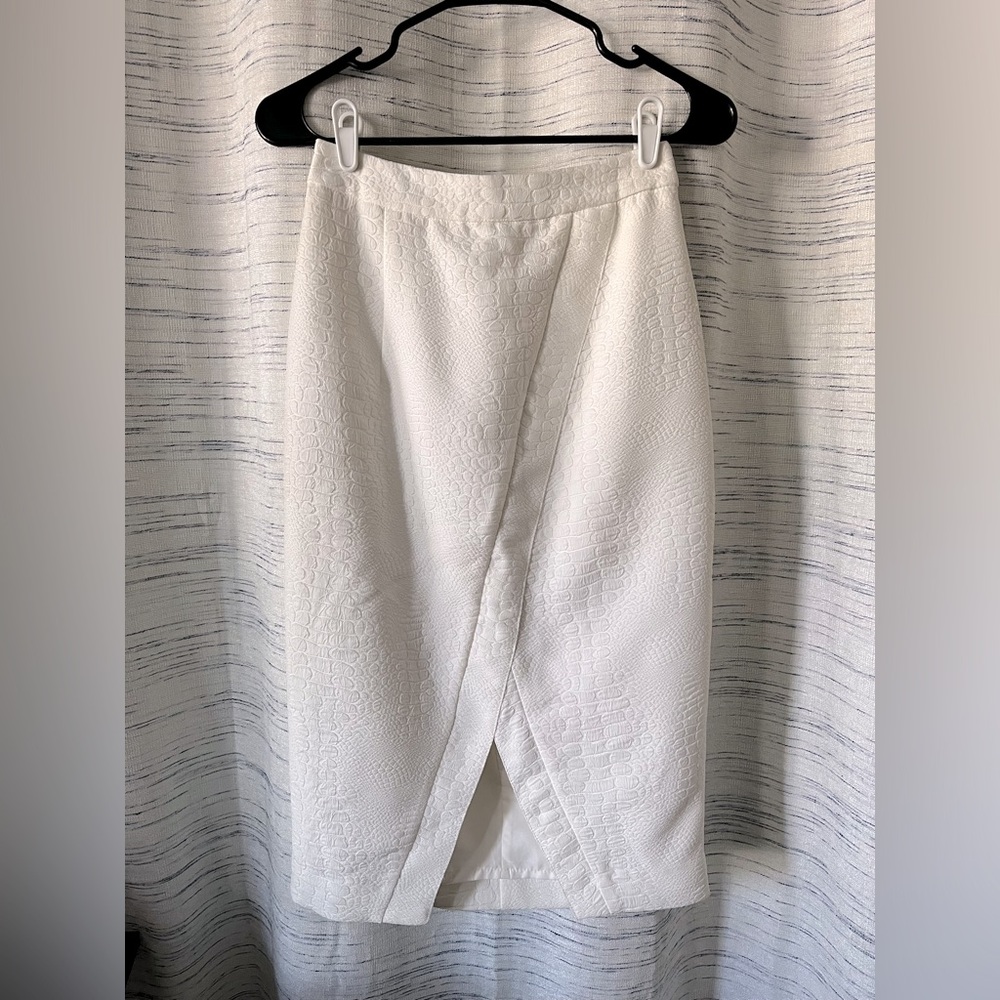 Jennifer Lopez White Pencil Midi Skirt for Work